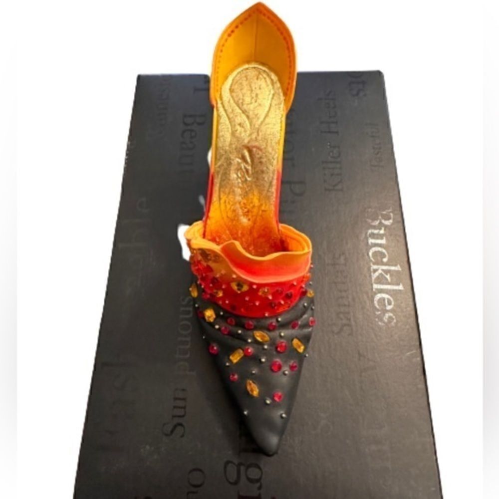 Passion’s Flame Just The Right Shoe Circa 2001. Passion’s Flame Retired 3.5” - Picture 7 of 7